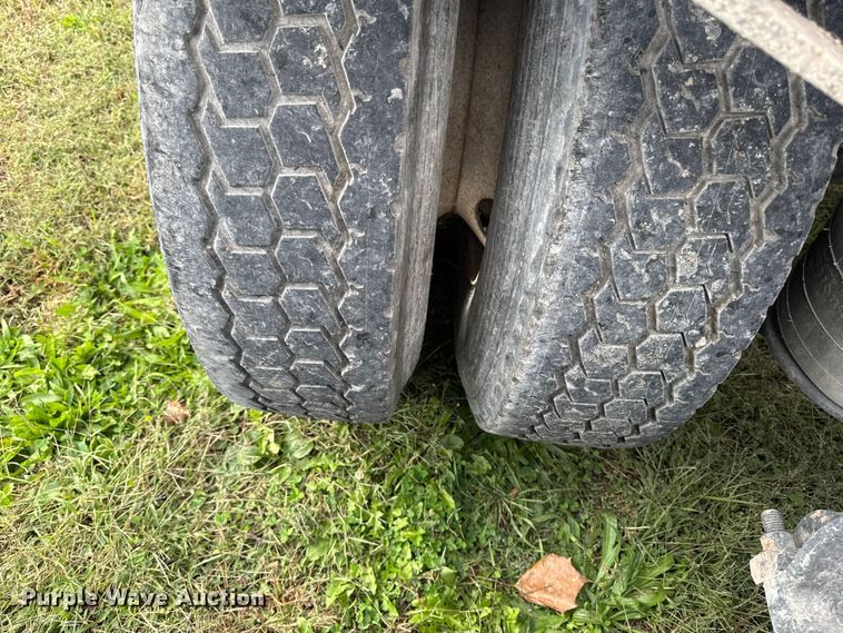 image for item ED1526 2006 Freightliner Business Class M2 semi truck