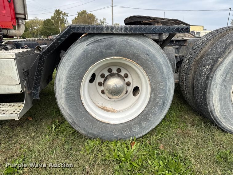 image for item ED1526 2006 Freightliner Business Class M2 semi truck