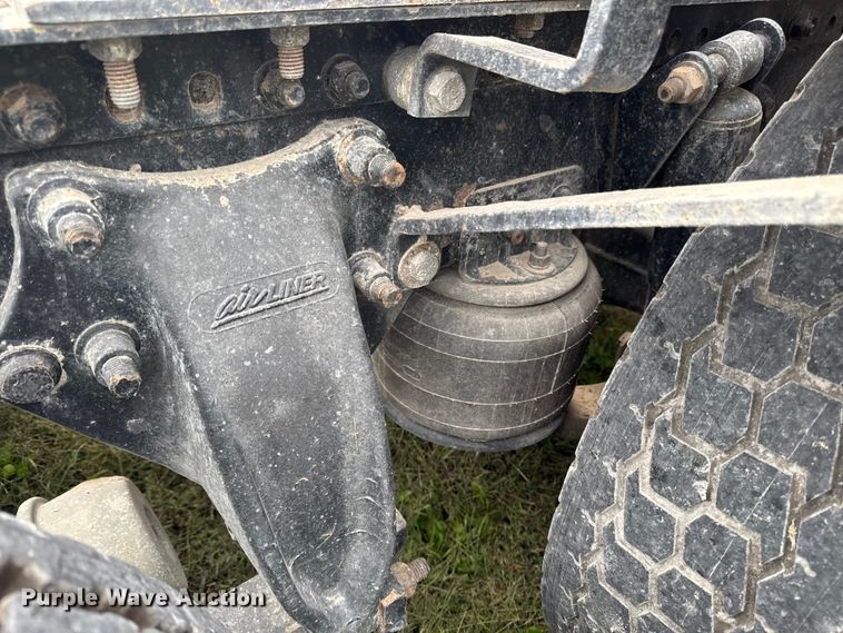 image for item ED1526 2006 Freightliner Business Class M2 semi truck