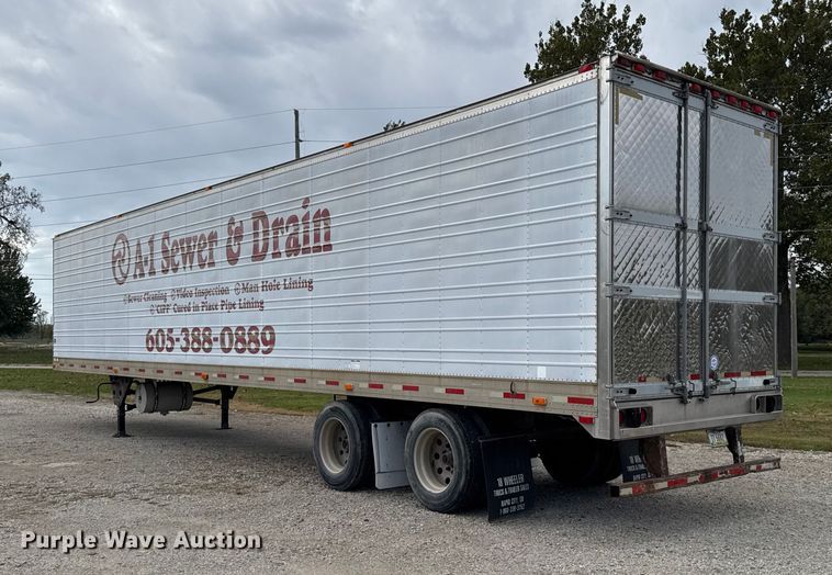 image for item ED1527 1999 Utility VS2R refrigerated van trailer