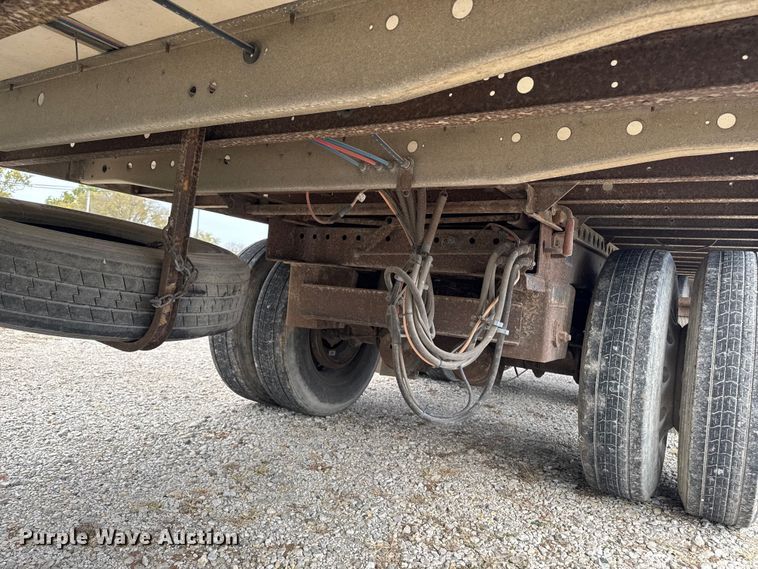 image for item ED1527 1999 Utility VS2R refrigerated van trailer