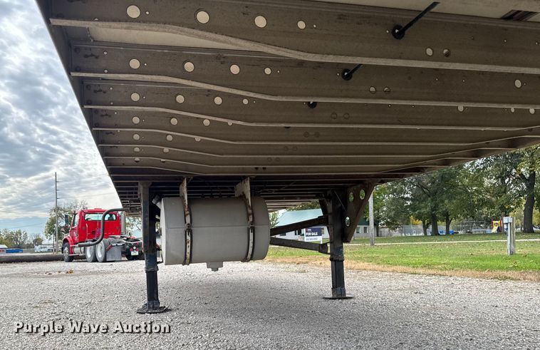 image for item ED1527 1999 Utility VS2R refrigerated van trailer