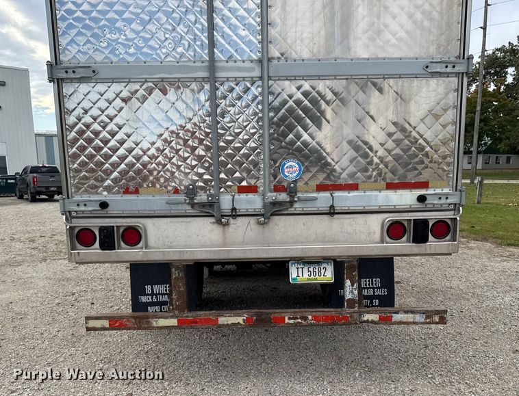 image for item ED1527 1999 Utility VS2R refrigerated van trailer