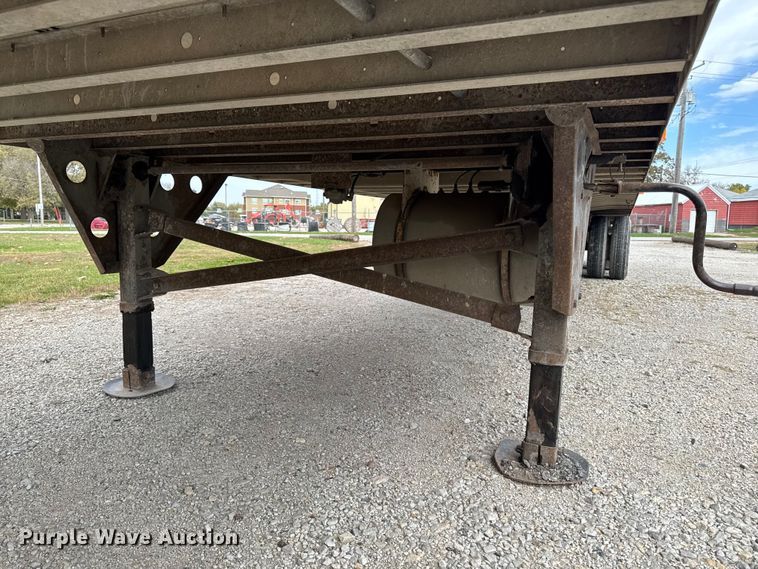 image for item ED1527 1999 Utility VS2R refrigerated van trailer