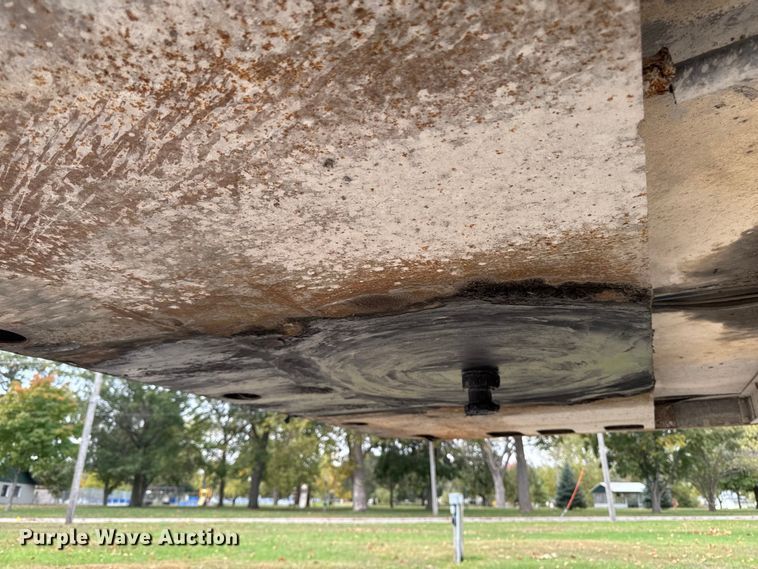 image for item ED1527 1999 Utility VS2R refrigerated van trailer