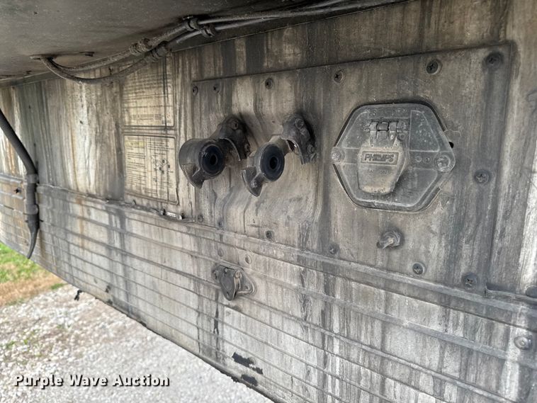 image for item ED1527 1999 Utility VS2R refrigerated van trailer