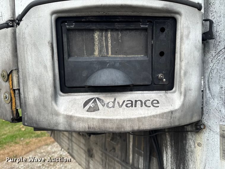 image for item ED1527 1999 Utility VS2R refrigerated van trailer