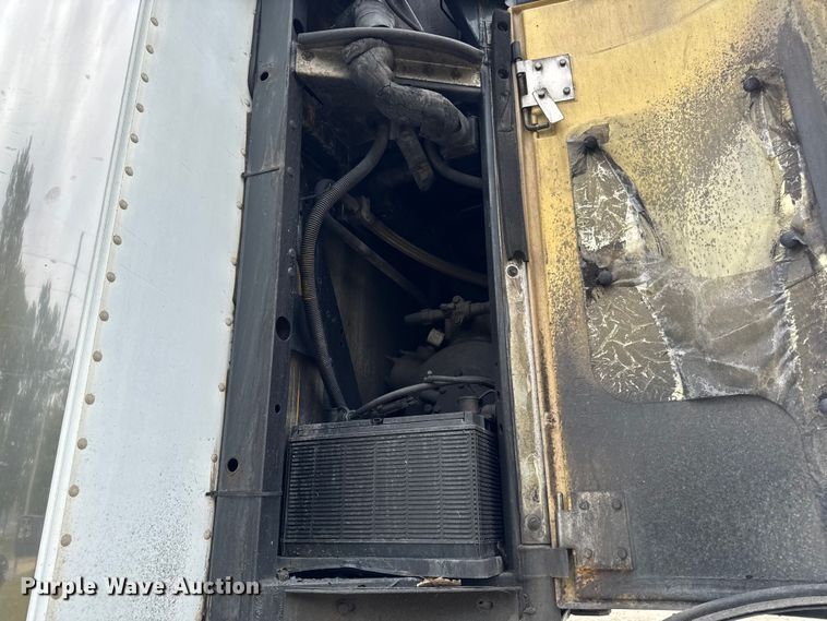 image for item ED1527 1999 Utility VS2R refrigerated van trailer