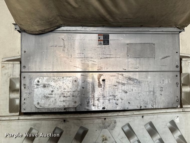 image for item ED1527 1999 Utility VS2R refrigerated van trailer