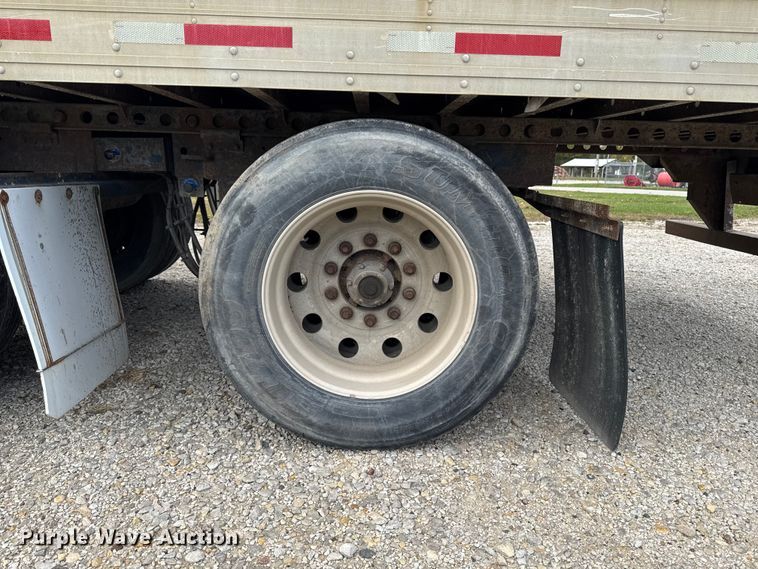 image for item ED1527 1999 Utility VS2R refrigerated van trailer