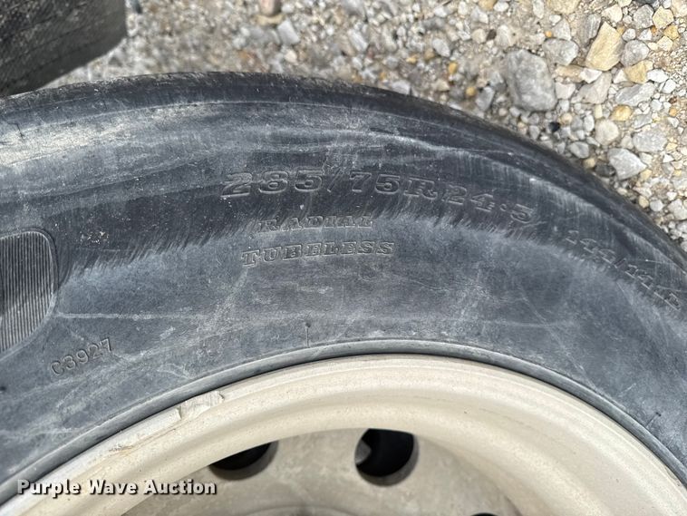 image for item ED1527 1999 Utility VS2R refrigerated van trailer