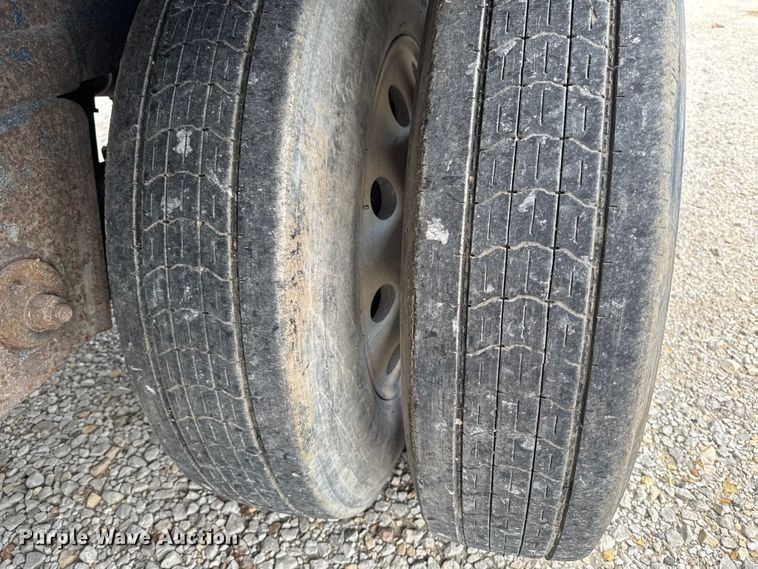 image for item ED1527 1999 Utility VS2R refrigerated van trailer