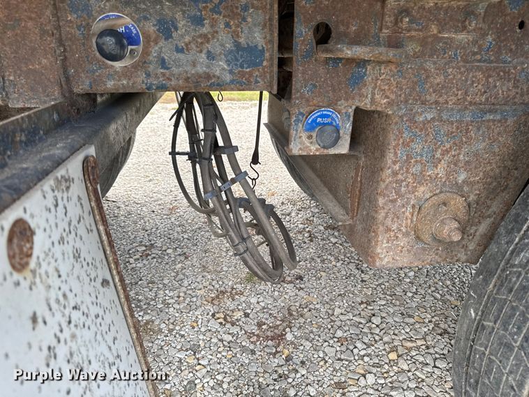 image for item ED1527 1999 Utility VS2R refrigerated van trailer