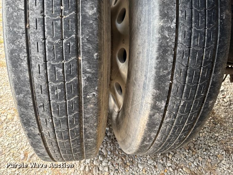 image for item ED1527 1999 Utility VS2R refrigerated van trailer