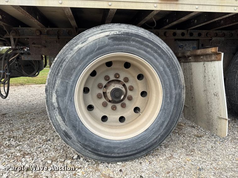 image for item ED1527 1999 Utility VS2R refrigerated van trailer