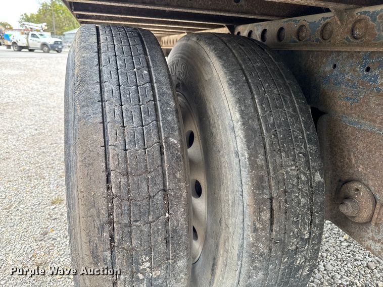 image for item ED1527 1999 Utility VS2R refrigerated van trailer