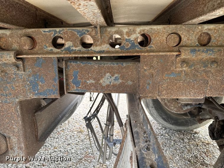 image for item ED1527 1999 Utility VS2R refrigerated van trailer