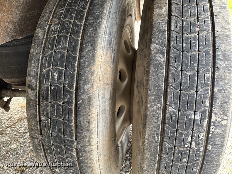 image for item ED1527 1999 Utility VS2R refrigerated van trailer