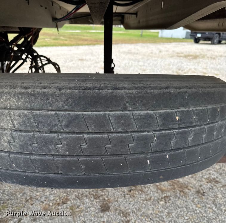 image for item ED1527 1999 Utility VS2R refrigerated van trailer