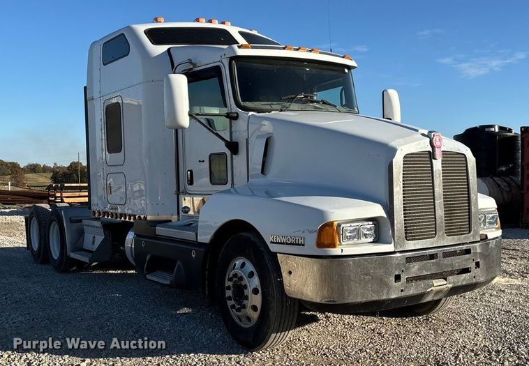 image for item ED2378 2007 Kenworth semi truck