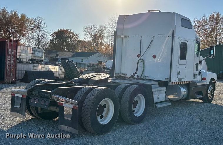 image for item ED2378 2007 Kenworth semi truck