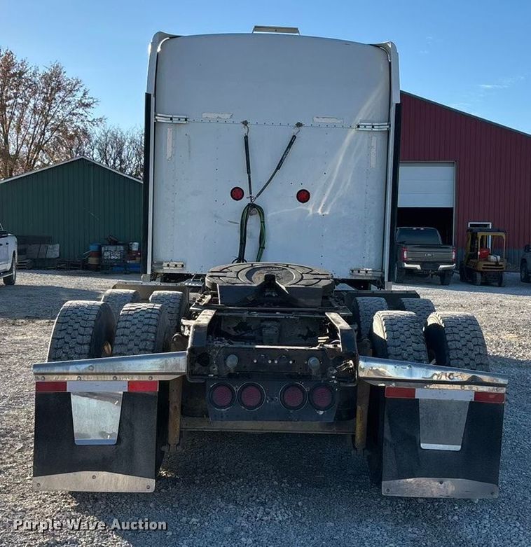 image for item ED2378 2007 Kenworth semi truck