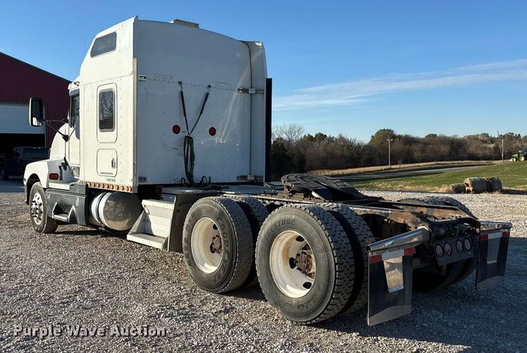 image for item ED2378 2007 Kenworth semi truck