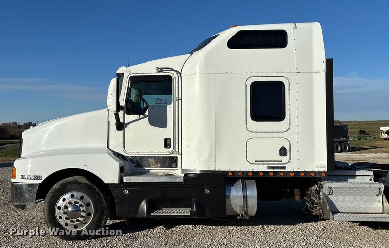 image for item ED2378 2007 Kenworth semi truck