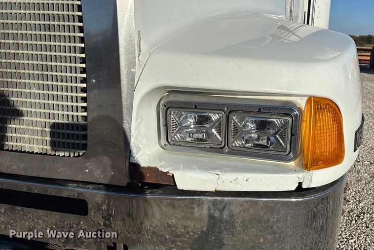 image for item ED2378 2007 Kenworth semi truck