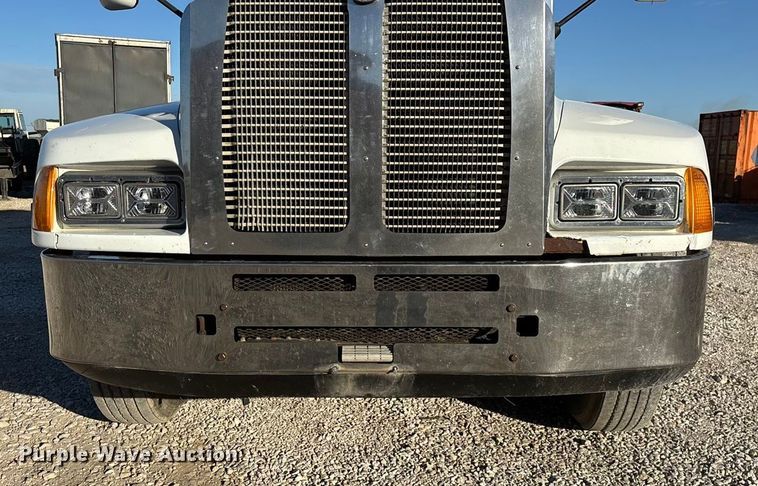 image for item ED2378 2007 Kenworth semi truck
