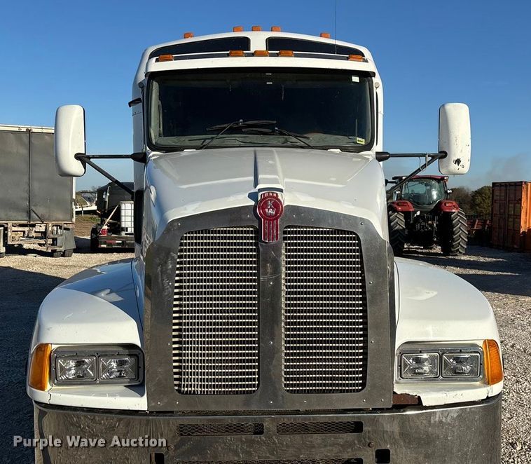 image for item ED2378 2007 Kenworth semi truck