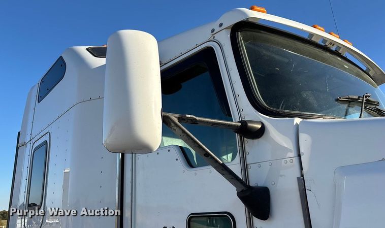 image for item ED2378 2007 Kenworth semi truck