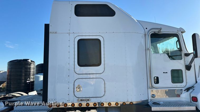 image for item ED2378 2007 Kenworth semi truck