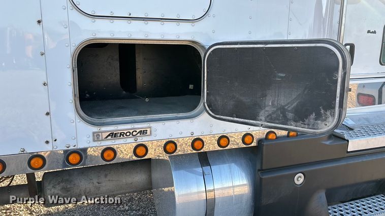 image for item ED2378 2007 Kenworth semi truck