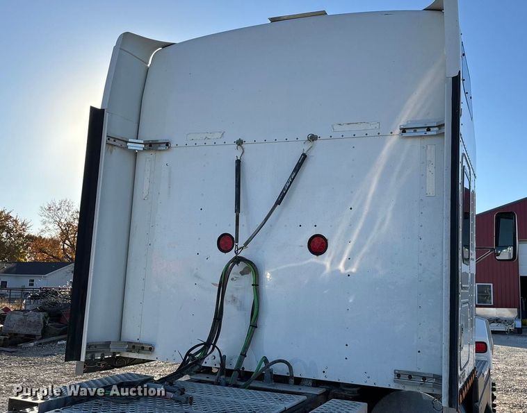 image for item ED2378 2007 Kenworth semi truck