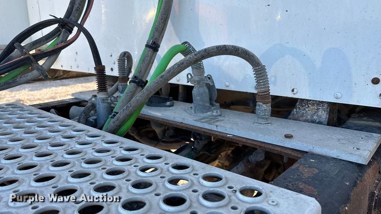 image for item ED2378 2007 Kenworth semi truck