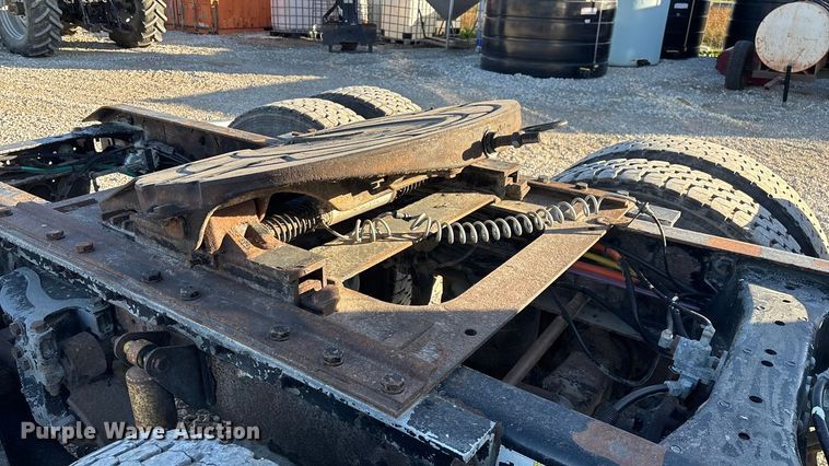 image for item ED2378 2007 Kenworth semi truck