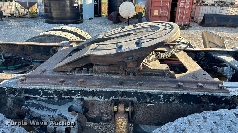 image for item ED2378 2007 Kenworth semi truck