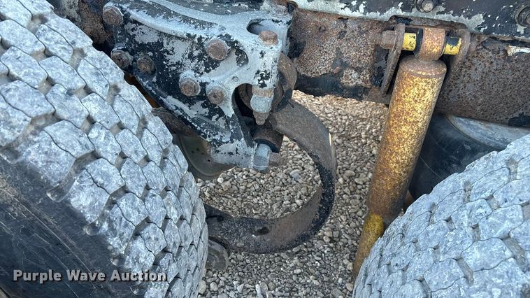 image for item ED2378 2007 Kenworth semi truck