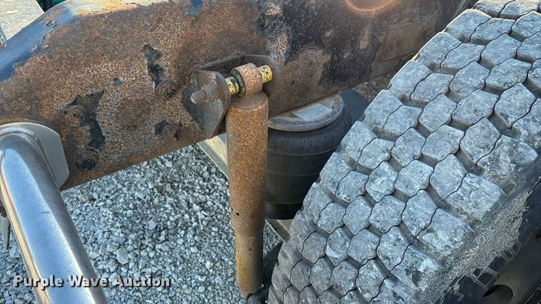 image for item ED2378 2007 Kenworth semi truck