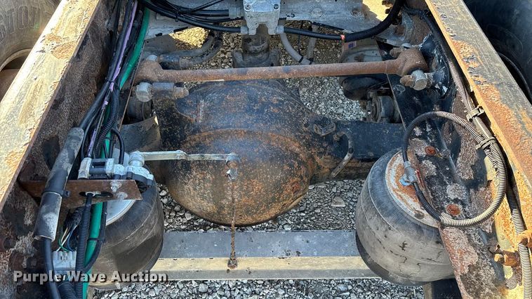 image for item ED2378 2007 Kenworth semi truck