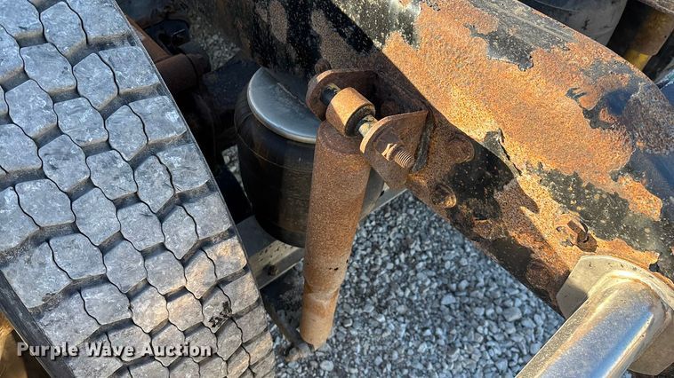 image for item ED2378 2007 Kenworth semi truck