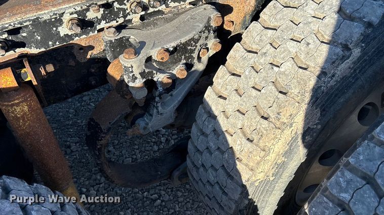 image for item ED2378 2007 Kenworth semi truck