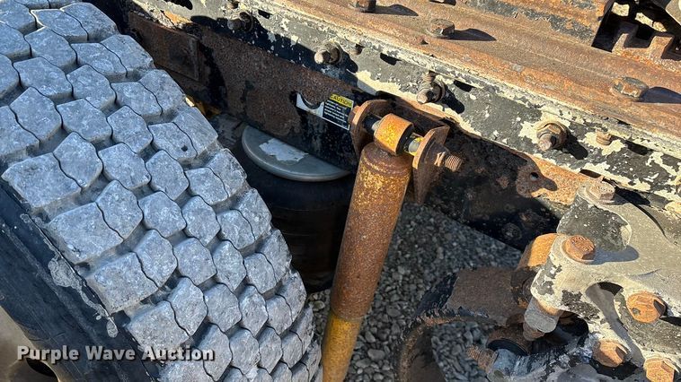 image for item ED2378 2007 Kenworth semi truck