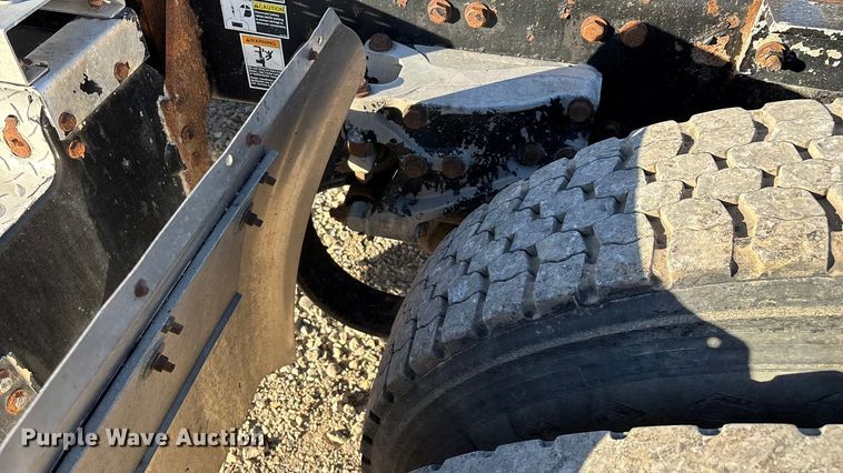 image for item ED2378 2007 Kenworth semi truck