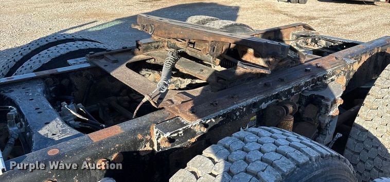 image for item ED2378 2007 Kenworth semi truck