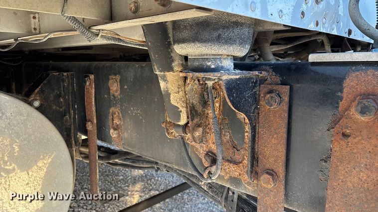 image for item ED2378 2007 Kenworth semi truck