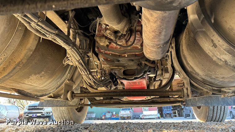 image for item ED2378 2007 Kenworth semi truck