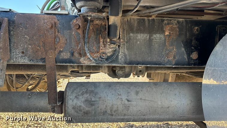 image for item ED2378 2007 Kenworth semi truck