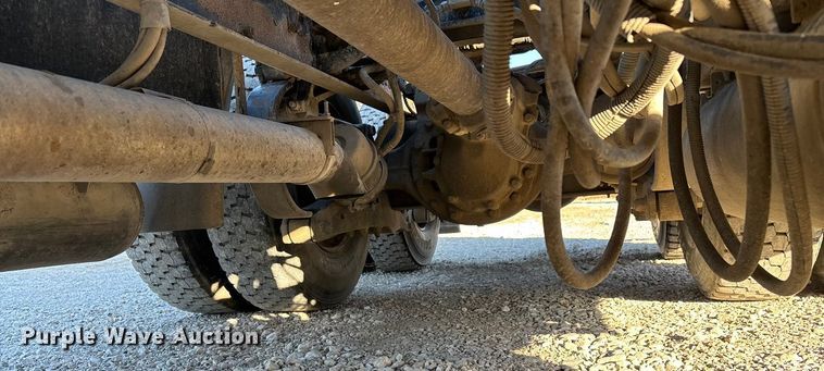 image for item ED2378 2007 Kenworth semi truck